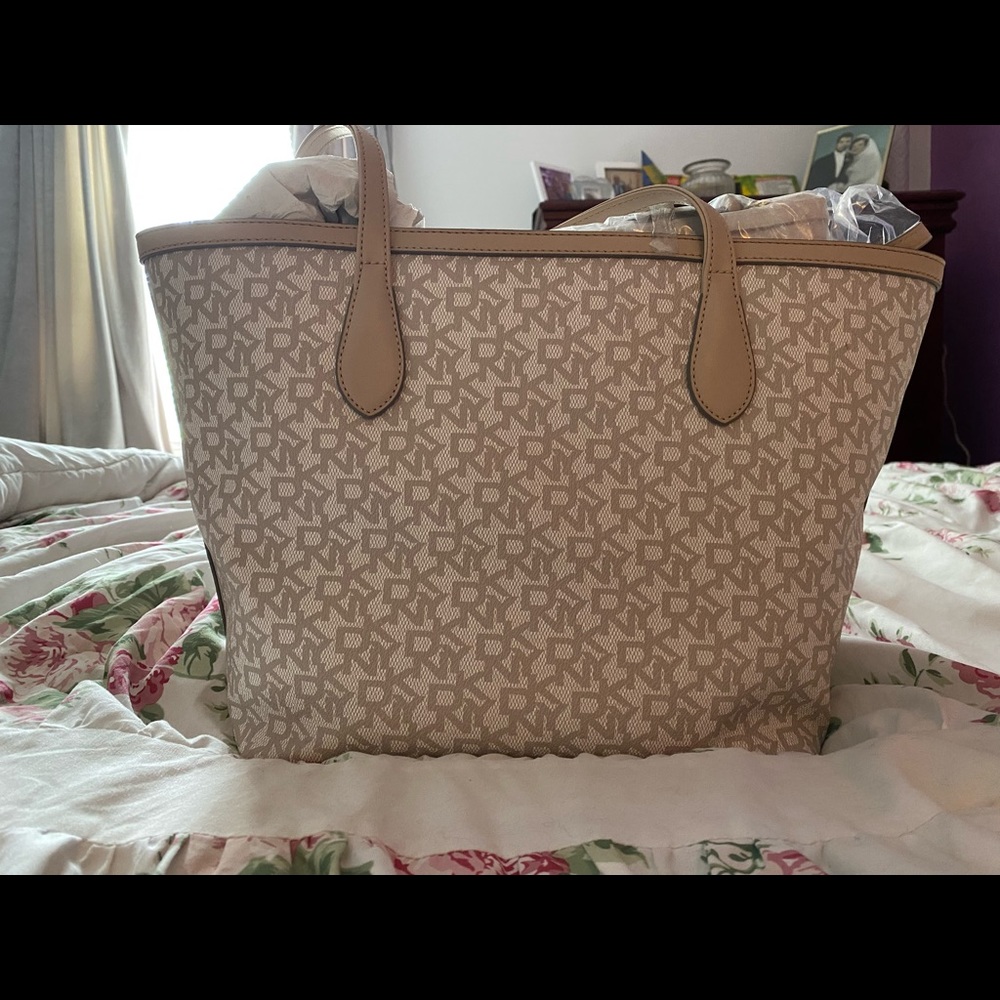 BRAND NEW DKNY